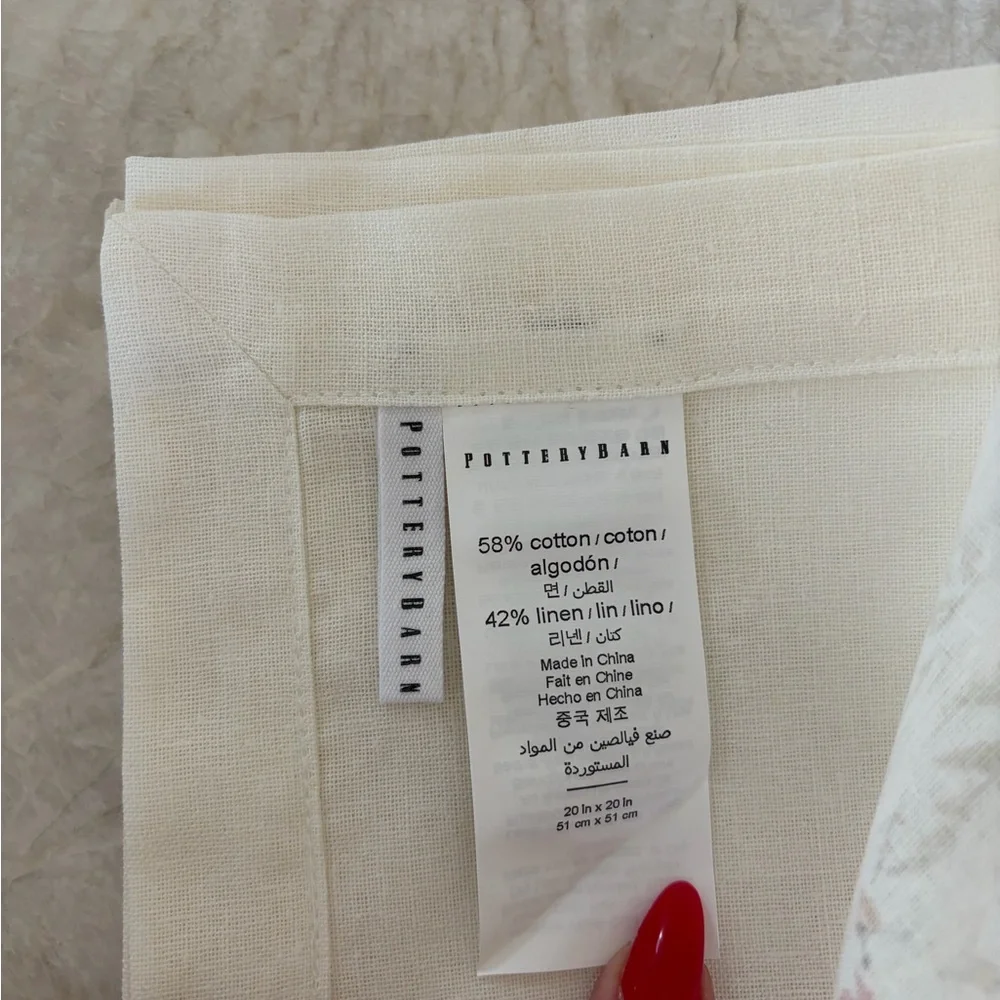 Pottery Barn “Hilltop Garden” Napkins, Set of 4, Like New